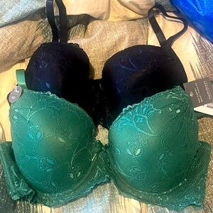 NWT Set of 2 Lace Push Up Bras